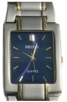 Combina elegancia y durabilidad en un diseño atemporal. Carátula azul con detalles dorados y correa bicolor metálica lo convierten en un accesorio sofisticado.