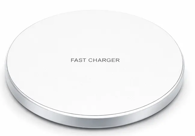 Cargador inalámbrico HL-WIR4203C con base de escritorio y potencia de 10W, 15W y 20W, ideal para cargar tu celular de forma cómoda y ordenada.