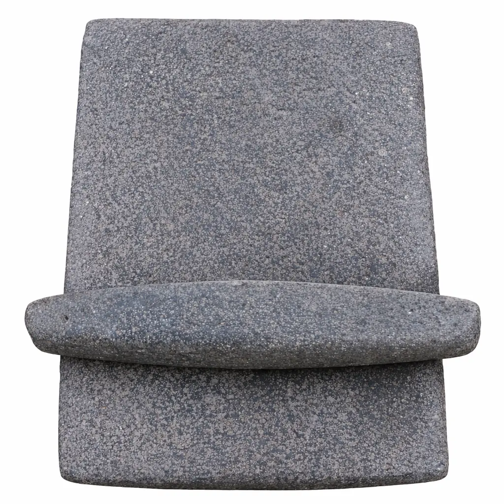Robusto, duradero y completamente único, cada metate posee vetas naturales que lo hacen irrepetible. Una pieza que conserva siglos de tradición y sigue siendo apreciada por su resistencia y belleza natural.