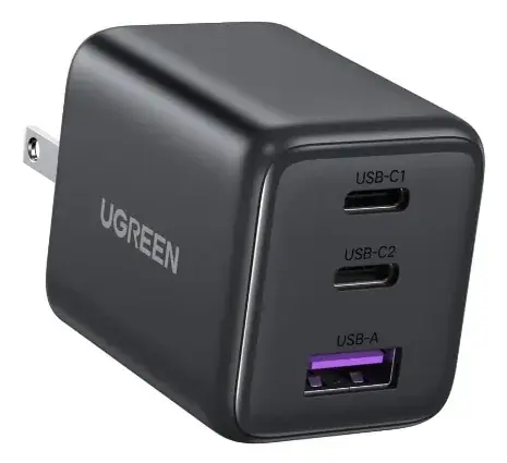 Cargador Ugreen 30W GaN de 3 puertos con 2 USB-C y 1 USB-A para carga rápida en Jiutepec